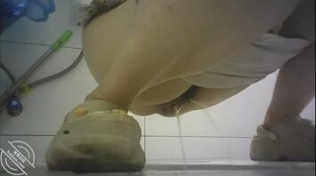 偷拍小良家的尿尿