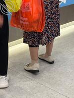 老阿姨妇女的丝袜脚，有喜欢的吗1