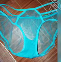 终于偷拍到小姨子的骚穴1