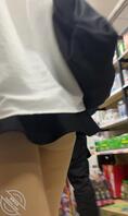 【偷拍】女大学生的丝袜骚腿，大家自己看吧，最近没拍到很好的1