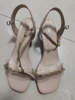 半夜偷偷拿嫂子高跟鞋保养0