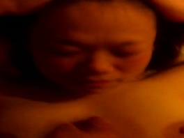 真正的脸上射精，骚货很享受