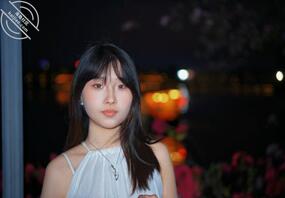 想看她的逼吗？晚点发出来记得保存2