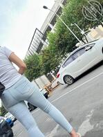 牛仔肥臀少妇的这裤子质量真好、穿了几年啦0