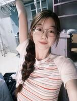 刚毕业的清纯女大学生，其实是一个骚母狗，哥哥们快来让我服侍吧，m找s0