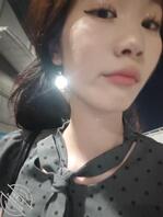 刚毕业的清纯女大学生，其实是一个骚母狗，哥哥们快来让我服侍吧，m找s2