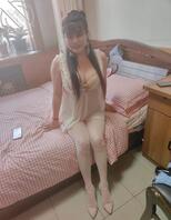 骚逼迫不及待，穿上自己买的情趣睡衣卖弄风骚！0