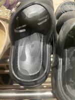 家里骚姐姐的鞋子天天被我打胶，真想把骚姐操了1