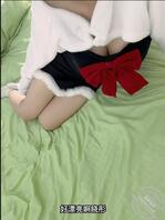 29 和表妹说给表妹拍好看的照片。特意让表妹换上小圣诞衣摄像录下全程!1