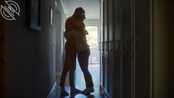 乱伦悲剧|男女相恋6年被说夫妻脸 验DNA惊揭亲兄妹 后续心酸... 0