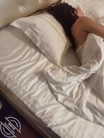 (原创四)妹妹身体不舒服发烧了,哥哥照顾妹妹,看到了不该看的...0