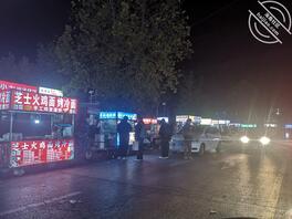 例假前让弟弟内射，但是不舍得催他回家。2