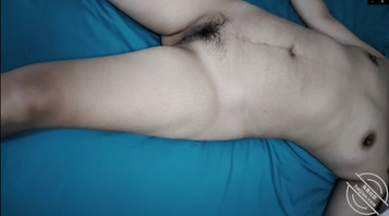 原创喝的不省人事的老妈,被我偷摸上床玩弄骚穴和奶子。第一视角近距离好刺激0