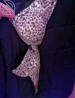 新发现妈妈的胸罩还是豹纹的，感觉好骚直接射上面0