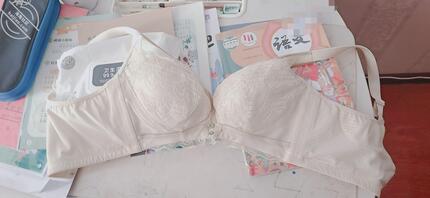 趁着没人偷偷溜进嫂子的房间1