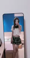 江大高颜值女大学生化身发情母狗,与富哥男友在酒店开启无欲模式。白衬衫黑丝,反差爆棚。跪地深喉舔弄,眼神媚骚;随后正面猛插,黑丝美腿高架,深顶到底;后入时腰肢乱颤,叫声浪荡,抛弃矜持。酒店场面混乱,衬衫掀起,黑丝撕扯,极致演绎高学历母狗。1