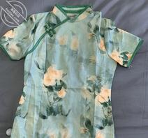 我的秘书妈妈跟老板出差出到床上去了，以出差的名义跟老板出轨