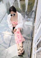 小别胜新婚,走进门就被扒掉裤子深情吃鸡!0