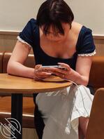 在咖啡店☕️拍下的骚女，身材可以吗