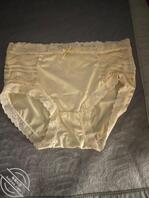 爱而不得的岳母,丈母娘。1