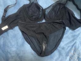 偷拍骚妻中午刚脱下的原味透明内裤与奶罩1