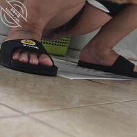 小店老板娘的大黑逼 ，兄弟们多多点赞评论，后续还有0