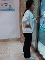 原创厕拍 戴眼镜的小女孩