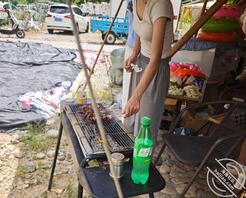 和朋友出去玩，朋友走光2