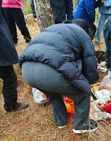 过年回忆——偷拍姨妈的大屁股，玩她的内衣胸罩，请她喝精液水0