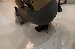 （原创）整日面对黑丝包臀裙老妈，控制不住自己，趁老爸不在，把她强干内射了0