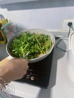 原创9- 女儿第一次做菜给我吃，越来越像她妈妈了2