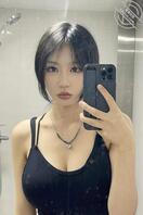 贡献我的老婆张国锋，一个大胸眼镜娘，马上要和我结婚了正在试婚纱，随意评价1