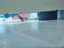 厕拍发现二十出头的女孩屁眼有阴唇  长见识了0