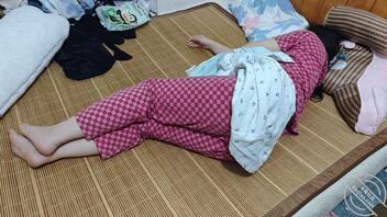 妈妈日常，睡觉偷拍