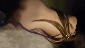 人前文静可爱，私下淫荡母狗妹妹玩弄着自己的最爱