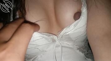 狂操我的骚逼小姨子，小骚逼的乳头很大2