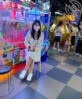 露脸带娃少妇，一副欠操的样子拍你还不愿意，那就把你发出来让千万人意淫轮奸0