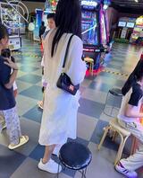 露脸带娃少妇，一副欠操的样子拍你还不愿意，那就把你发出来让千万人意淫轮奸2