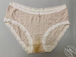 偷拍表妹运动，捡她扔掉的内裤0