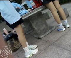 冒死偷拍私立学校年轻高中学生妹0
