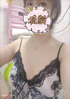 (原创)姐姐自己在家空虚寂寞,给我发自拍照还有自慰视频(上)0