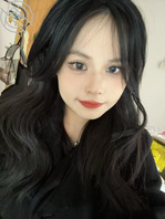 上课意外发现女同学在偷偷摸0