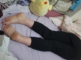 买的小跳蛋到了,监控明天才到 趁妹妹睡着的时候又来她的房间猥亵她了已成年1