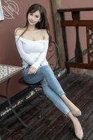 四十七、户外约拍---身材很好的牛仔裤小姐姐户外拍摄，太害羞不愿意脱裤子0