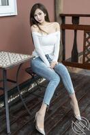 四十七、户外约拍---身材很好的牛仔裤小姐姐户外拍摄，太害羞不愿意脱裤子1