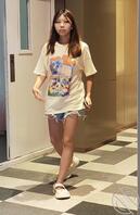 原创厕拍 牛仔短裤小姐姐