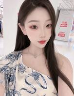 最骚姐妹花王婉or王娜 姐妹俩同时脱光躺在床上 你会操姐姐还是操妹妹呢