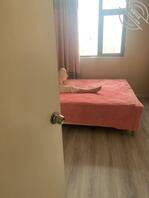 (原创)和妈妈躺在一张床上,以按摩的名义抚摸妈妈的美腿!0