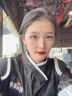 潜入骚逼家里玩弄她原味胸罩1