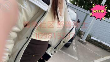 【野兽原创21】停车场里、奔驰车上,和离异少妇玩车震,让她舔脚,扇她耳光0